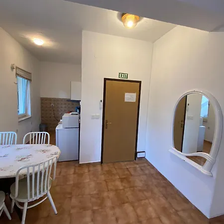 Leko With Pool - 10minute Walk Apartment